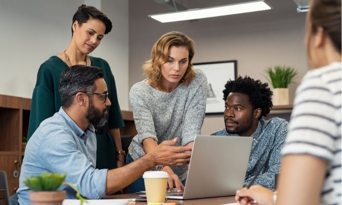 L'IAdans les métiers du social : alliée ou menace ?